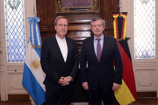Dr. Ulrich Schöler, Prosecretario General del Parlamento Federal Alemán y Emilio Monzó, Presidente de la Cámara de Diputados Argentina
