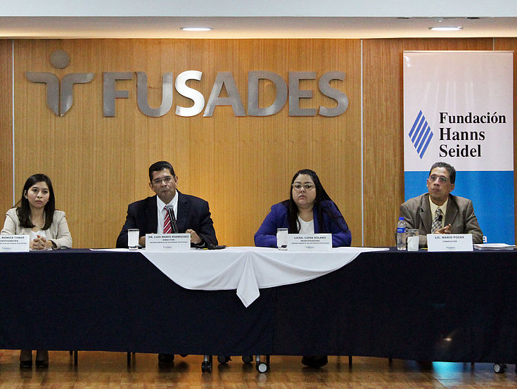 Investigadores de FUSADES que contribuyeron a la elaboración del documento “El Salvador. Año Político”.