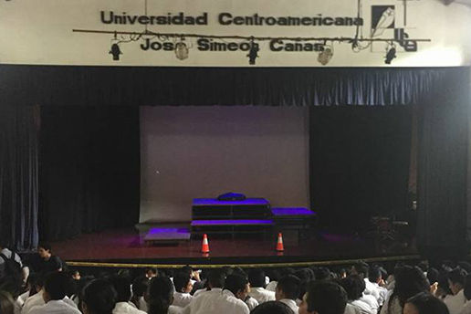 Presentación de “El Fenómeno” en la Universidad Centroamericana José Simeón Cañas.