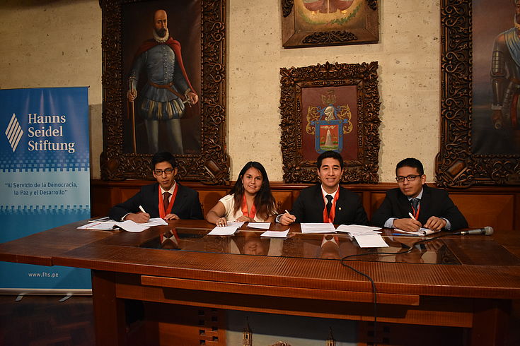 Mesa Directiva del Parlamento Joven de Arequipa